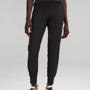 Lululemon Align joggers 26”